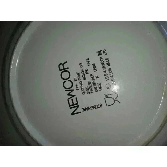 Vintage (Set Of 3) 1994 Newcor Stoneware Dinner Plates - Picture 5 of 6